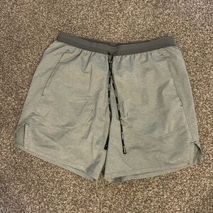 Men’s nine running shorts.
